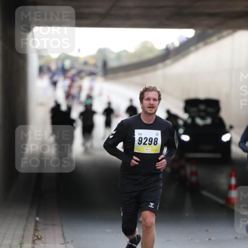 05.10.2025 - 20. swb-Marathon Bremen Michael Strokosch http://msf.ph/oto/9211326 05.10.2025 10:43:40 Laufen 9298 meine-sportfotos.de