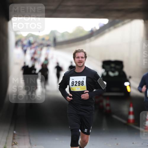05.10.2025 - 20. swb-Marathon Bremen Michael Strokosch http://msf.ph/oto/9211327 05.10.2025 10:43:40 Laufen 9298 meine-sportfotos.de