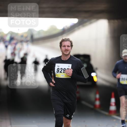 05.10.2025 - 20. swb-Marathon Bremen Michael Strokosch http://msf.ph/oto/9211329 05.10.2025 10:43:41 Laufen 929, 964 meine-sportfotos.de