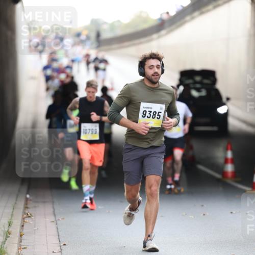 05.10.2025 - 20. swb-Marathon Bremen Michael Strokosch http://msf.ph/oto/9211345 05.10.2025 10:43:51 Laufen 10799, 9385 meine-sportfotos.de