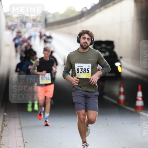 05.10.2025 - 20. swb-Marathon Bremen Michael Strokosch http://msf.ph/oto/9211347 05.10.2025 10:43:51 Laufen 9385, 02301 meine-sportfotos.de