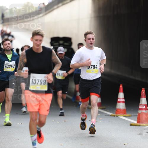 05.10.2025 - 20. swb-Marathon Bremen Michael Strokosch http://msf.ph/oto/9211354 05.10.2025 10:43:54 Laufen 10047, 10799, 43, 9704 meine-sportfotos.de