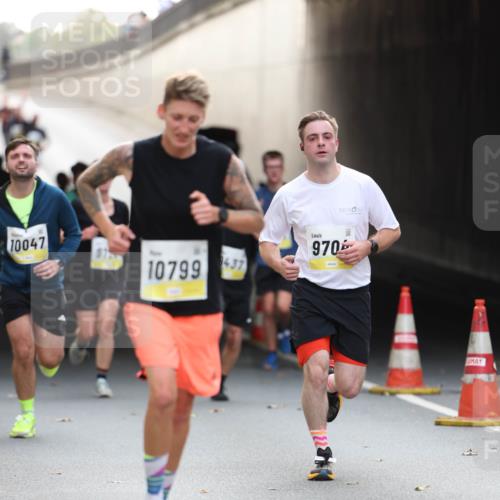 05.10.2025 - 20. swb-Marathon Bremen Michael Strokosch http://msf.ph/oto/9211356 05.10.2025 10:43:55 Laufen 10047, 10799, 3437, 970 meine-sportfotos.de