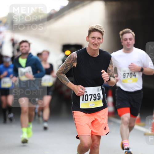 05.10.2025 - 20. swb-Marathon Bremen Michael Strokosch http://msf.ph/oto/9211357 05.10.2025 10:43:55 Laufen 10799, 9704 meine-sportfotos.de