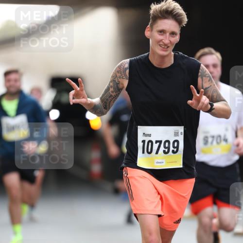 05.10.2025 - 20. swb-Marathon Bremen Michael Strokosch http://msf.ph/oto/9211360 05.10.2025 10:43:56 Laufen 10799, 9704 meine-sportfotos.de