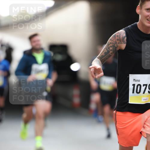 05.10.2025 - 20. swb-Marathon Bremen Michael Strokosch http://msf.ph/oto/9211361 05.10.2025 10:43:57 Laufen 1079, 10799 meine-sportfotos.de