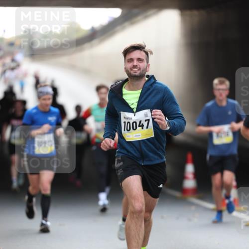 05.10.2025 - 20. swb-Marathon Bremen Michael Strokosch http://msf.ph/oto/9211363 05.10.2025 10:43:58 Laufen 10047, 01801, 2210, 440 meine-sportfotos.de