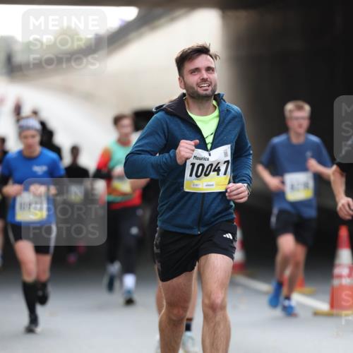 05.10.2025 - 20. swb-Marathon Bremen Michael Strokosch http://msf.ph/oto/9211365 05.10.2025 10:43:58 Laufen 10047, 01801 meine-sportfotos.de