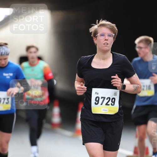 05.10.2025 - 20. swb-Marathon Bremen Michael Strokosch http://msf.ph/oto/9211372 05.10.2025 10:44:01 Laufen 373, 9729, 5216 meine-sportfotos.de