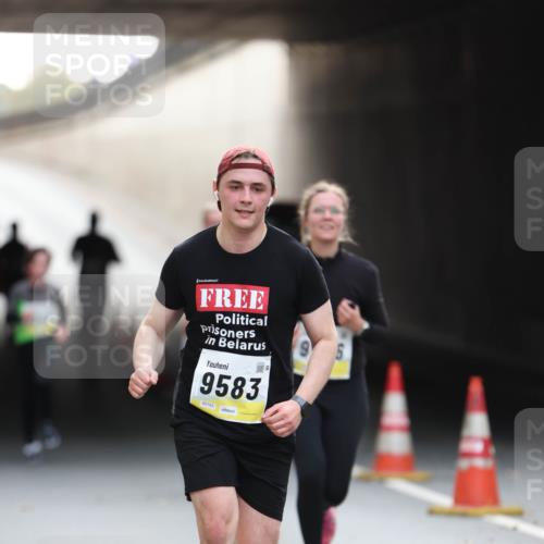 05.10.2025 - 20. swb-Marathon Bremen Michael Strokosch http://msf.ph/oto/9211382 05.10.2025 10:44:05 Laufen 9583, 02153 meine-sportfotos.de