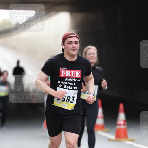 05.10.2025 - 20. swb-Marathon Bremen Michael Strokosch http://msf.ph/oto/9211383 05.10.2025 10:44:05 Laufen 02153, 583 meine-sportfotos.de
