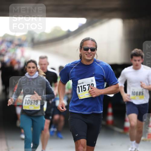 05.10.2025 - 20. swb-Marathon Bremen Michael Strokosch http://msf.ph/oto/9211404 05.10.2025 10:44:18 Laufen 10519, 11579, 02613, 10685 meine-sportfotos.de