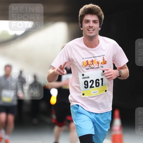 05.10.2025 - 20. swb-Marathon Bremen Michael Strokosch http://msf.ph/oto/9211422 05.10.2025 10:44:25 Laufen 23, 2025, 9261 meine-sportfotos.de