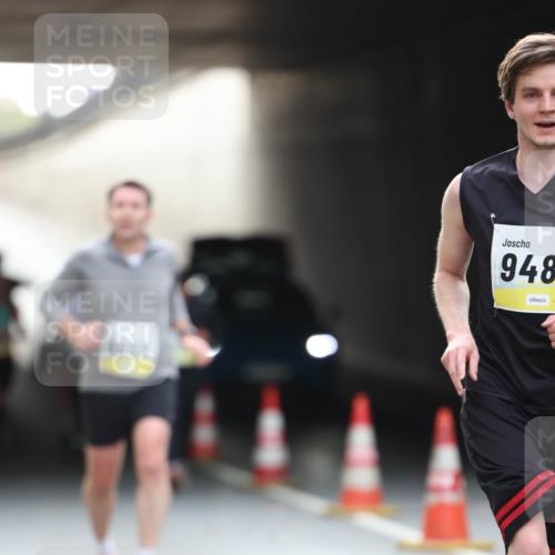 05.10.2025 - 20. swb-Marathon Bremen Michael Strokosch http://msf.ph/oto/9211427 05.10.2025 10:44:27 Laufen 948 meine-sportfotos.de