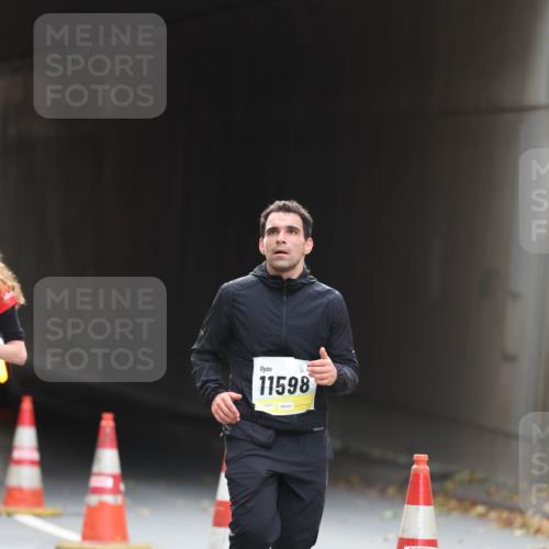 05.10.2025 - 20. swb-Marathon Bremen Michael Strokosch http://msf.ph/oto/9211433 05.10.2025 10:44:33 Laufen 11598 meine-sportfotos.de