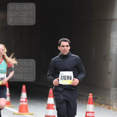 05.10.2025 - 20. swb-Marathon Bremen Michael Strokosch http://msf.ph/oto/9211434 05.10.2025 10:44:33 Laufen 98, 11598, 02421 meine-sportfotos.de