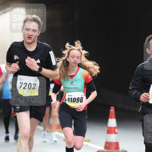 05.10.2025 - 20. swb-Marathon Bremen Michael Strokosch http://msf.ph/oto/9211435 05.10.2025 10:44:34 Laufen 7202, 11096 meine-sportfotos.de