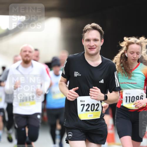 05.10.2025 - 20. swb-Marathon Bremen Michael Strokosch http://msf.ph/oto/9211436 05.10.2025 10:44:34 Laufen 10888, 7202, 11096 meine-sportfotos.de