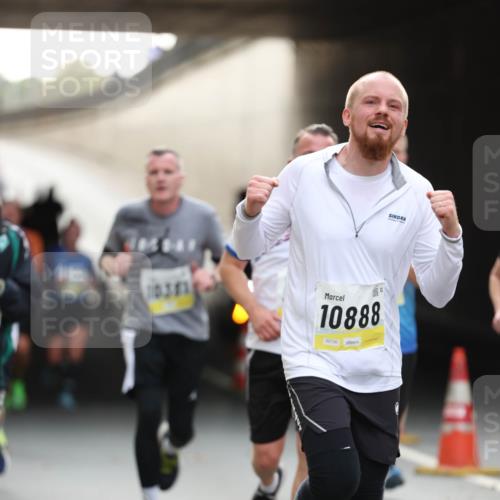 05.10.2025 - 20. swb-Marathon Bremen Michael Strokosch http://msf.ph/oto/9211439 05.10.2025 10:44:36 Laufen 10381, 10888, 02130 meine-sportfotos.de