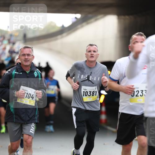 05.10.2025 - 20. swb-Marathon Bremen Michael Strokosch http://msf.ph/oto/9211440 05.10.2025 10:44:36 Laufen 104, 10381, 3233 meine-sportfotos.de