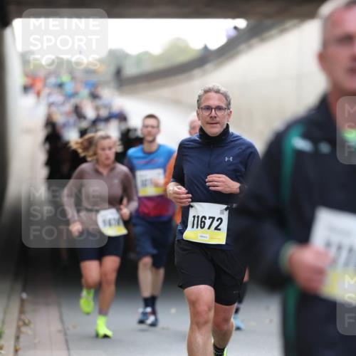 05.10.2025 - 20. swb-Marathon Bremen Michael Strokosch http://msf.ph/oto/9211445 05.10.2025 10:44:39 Laufen 11672 meine-sportfotos.de