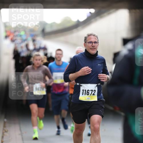 05.10.2025 - 20. swb-Marathon Bremen Michael Strokosch http://msf.ph/oto/9211446 05.10.2025 10:44:40 Laufen 5678, 11672 meine-sportfotos.de