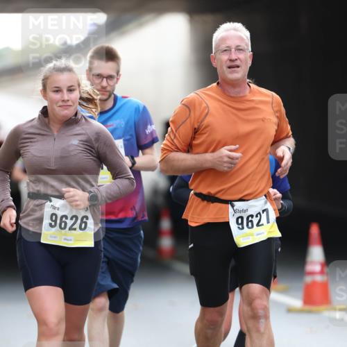 05.10.2025 - 20. swb-Marathon Bremen Michael Strokosch http://msf.ph/oto/9211453 05.10.2025 10:44:43 Laufen 2824, 9626, 02381, 9627, 02380 meine-sportfotos.de