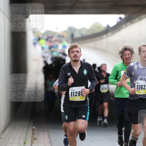 05.10.2025 - 20. swb-Marathon Bremen Michael Strokosch http://msf.ph/oto/9211455 05.10.2025 10:44:47 Laufen 1128, 11621 meine-sportfotos.de