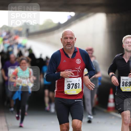 05.10.2025 - 20. swb-Marathon Bremen Michael Strokosch http://msf.ph/oto/9211470 05.10.2025 10:44:53 Laufen 9761, 01858, 969 meine-sportfotos.de