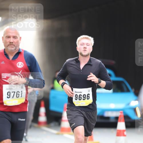 05.10.2025 - 20. swb-Marathon Bremen Michael Strokosch http://msf.ph/oto/9211471 05.10.2025 10:44:53 Laufen 9761, 9696, 02339 meine-sportfotos.de
