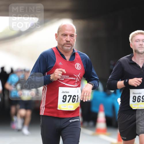 05.10.2025 - 20. swb-Marathon Bremen Michael Strokosch http://msf.ph/oto/9211472 05.10.2025 10:44:54 Laufen 9761, 969, 02339, 01858 meine-sportfotos.de