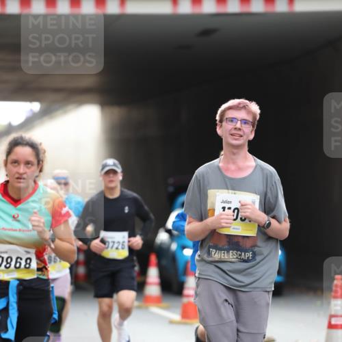 05.10.2025 - 20. swb-Marathon Bremen Michael Strokosch http://msf.ph/oto/9211475 05.10.2025 10:44:58 Laufen 0868, 0726, 43 meine-sportfotos.de