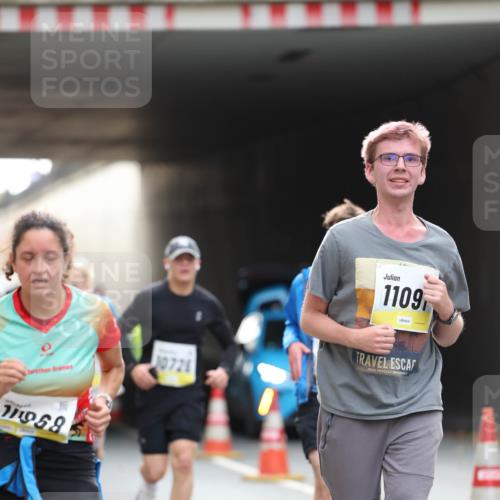 05.10.2025 - 20. swb-Marathon Bremen Michael Strokosch http://msf.ph/oto/9211476 05.10.2025 10:44:58 Laufen 1109, 10726, 1958 meine-sportfotos.de