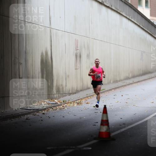 05.10.2025 - 20. swb-Marathon Bremen Michael Strokosch http://msf.ph/oto/9211489 05.10.2025 11:43:23 Laufen 408 meine-sportfotos.de