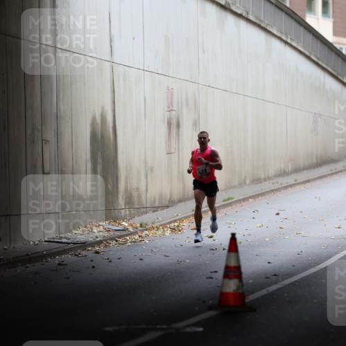 05.10.2025 - 20. swb-Marathon Bremen Michael Strokosch http://msf.ph/oto/9211490 05.10.2025 11:43:23 Laufen 408 meine-sportfotos.de