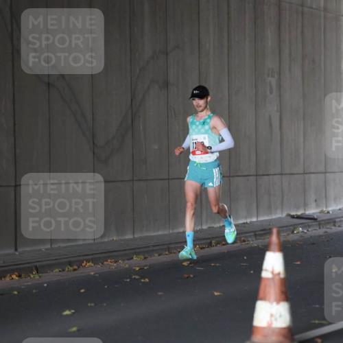 05.10.2025 - 20. swb-Marathon Bremen Michael Strokosch http://msf.ph/oto/9211505 05.10.2025 11:48:05 Laufen 1122 meine-sportfotos.de