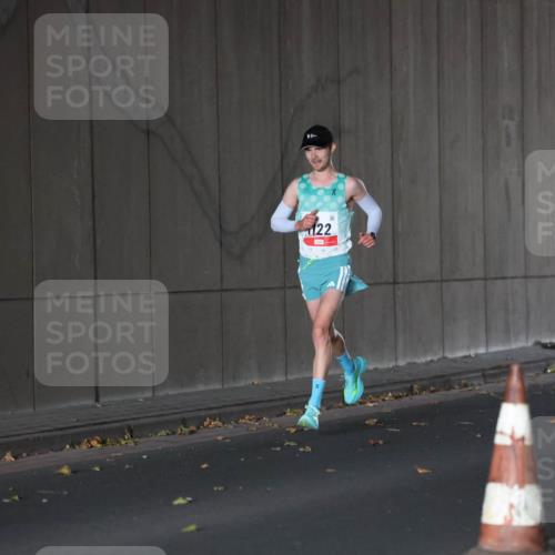 05.10.2025 - 20. swb-Marathon Bremen Michael Strokosch http://msf.ph/oto/9211506 05.10.2025 11:48:05 Laufen 1122 meine-sportfotos.de