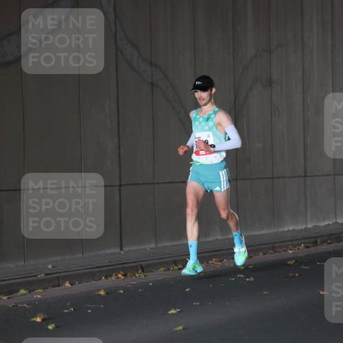 05.10.2025 - 20. swb-Marathon Bremen Michael Strokosch http://msf.ph/oto/9211507 05.10.2025 11:48:06 Laufen 1122 meine-sportfotos.de