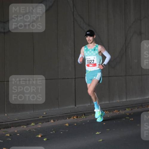05.10.2025 - 20. swb-Marathon Bremen Michael Strokosch http://msf.ph/oto/9211508 05.10.2025 11:48:06 Laufen 1122 meine-sportfotos.de