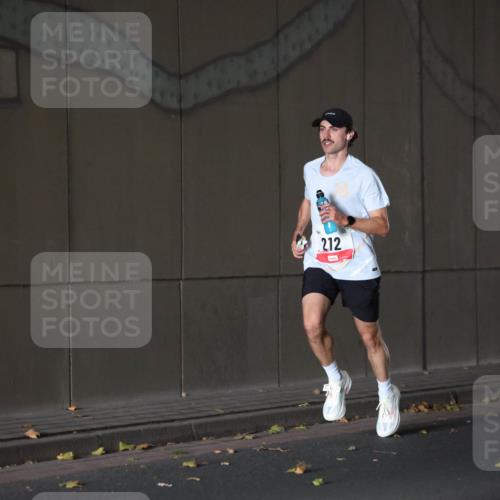05.10.2025 - 20. swb-Marathon Bremen Michael Strokosch http://msf.ph/oto/9211531 05.10.2025 11:48:50 Laufen 212 meine-sportfotos.de