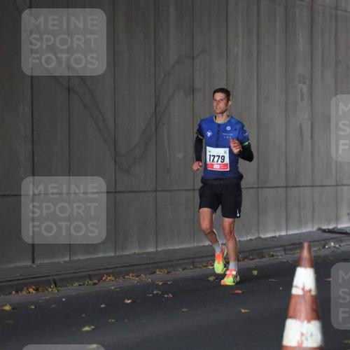 05.10.2025 - 20. swb-Marathon Bremen Michael Strokosch http://msf.ph/oto/9211543 05.10.2025 11:49:53 Laufen 1779 meine-sportfotos.de