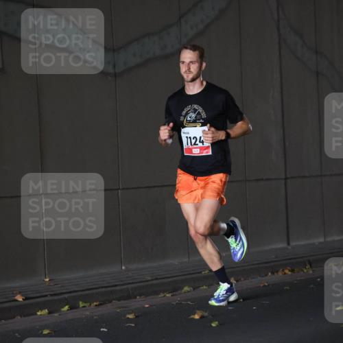05.10.2025 - 20. swb-Marathon Bremen Michael Strokosch http://msf.ph/oto/9211579 05.10.2025 11:51:41 Laufen 1124 meine-sportfotos.de