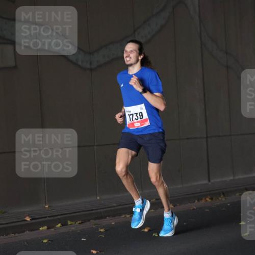 05.10.2025 - 20. swb-Marathon Bremen Michael Strokosch http://msf.ph/oto/9211588 05.10.2025 11:52:55 Laufen 1739 meine-sportfotos.de