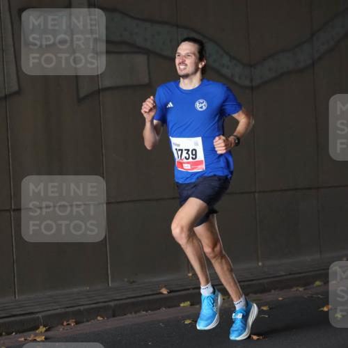 05.10.2025 - 20. swb-Marathon Bremen Michael Strokosch http://msf.ph/oto/9211589 05.10.2025 11:52:55 Laufen 1739 meine-sportfotos.de