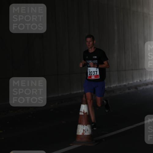 05.10.2025 - 20. swb-Marathon Bremen Michael Strokosch http://msf.ph/oto/9211591 05.10.2025 11:53:25 Laufen 2037 meine-sportfotos.de