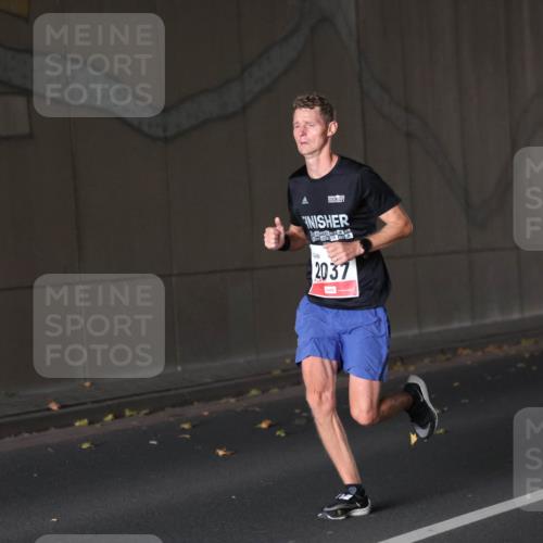 05.10.2025 - 20. swb-Marathon Bremen Michael Strokosch http://msf.ph/oto/9211595 05.10.2025 11:53:26 Laufen 2037 meine-sportfotos.de