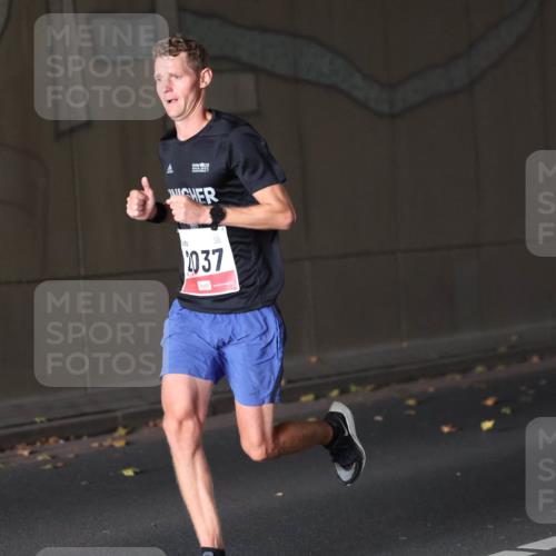 05.10.2025 - 20. swb-Marathon Bremen Michael Strokosch http://msf.ph/oto/9211597 05.10.2025 11:53:27 Laufen 20, 2037 meine-sportfotos.de