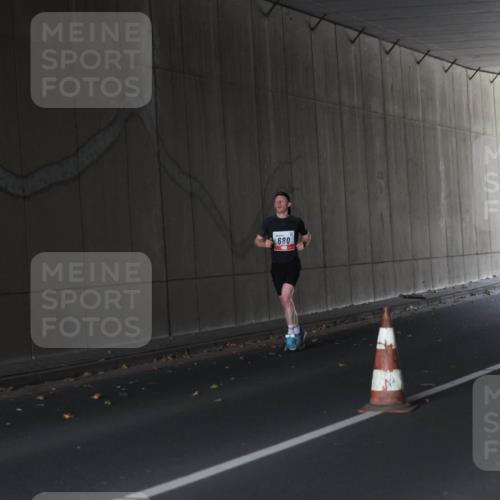 05.10.2025 - 20. swb-Marathon Bremen Michael Strokosch http://msf.ph/oto/9211606 05.10.2025 11:55:25 Laufen 680 meine-sportfotos.de