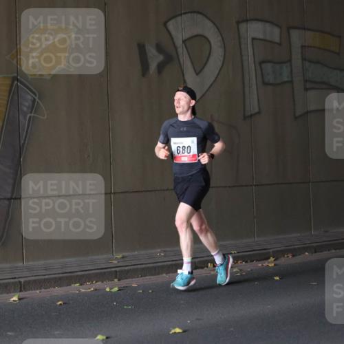05.10.2025 - 20. swb-Marathon Bremen Michael Strokosch http://msf.ph/oto/9211615 05.10.2025 11:55:27 Laufen 680 meine-sportfotos.de