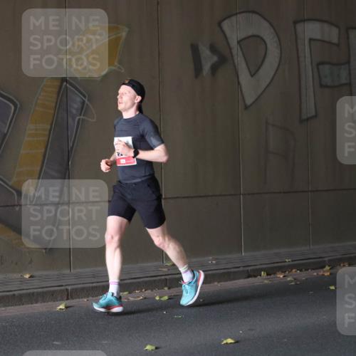 05.10.2025 - 20. swb-Marathon Bremen Michael Strokosch http://msf.ph/oto/9211616 05.10.2025 11:55:27 Laufen  meine-sportfotos.de